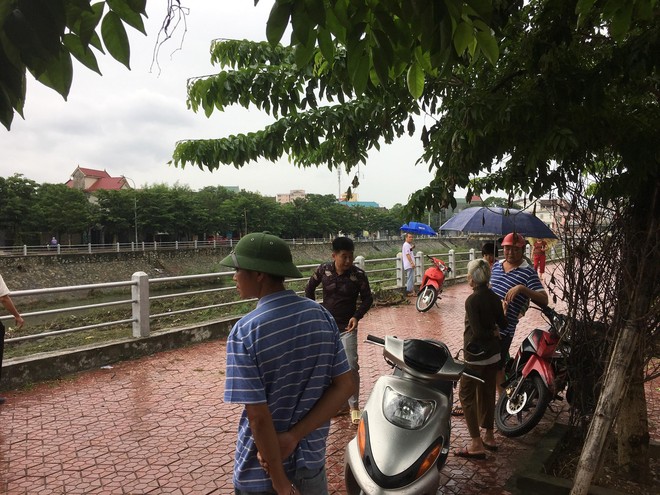 Người đàn ông mất tích sau khi xuống kênh hái rau, nghi bị lũ cuốn - Ảnh 1.