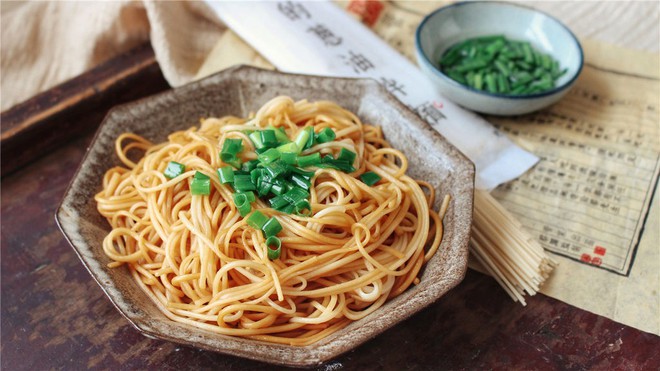 Những m&oacute;n m&igrave; v&ocirc; c&ugrave;ng đặc sắc chưa ăn l&agrave; chưa tới Thượng Hải - Ảnh 1.