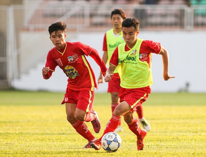 Cầu thủ HAGL nhận tin bố mất ngay khi được gọi v&agrave;o Olympic Việt Nam - Ảnh 2.