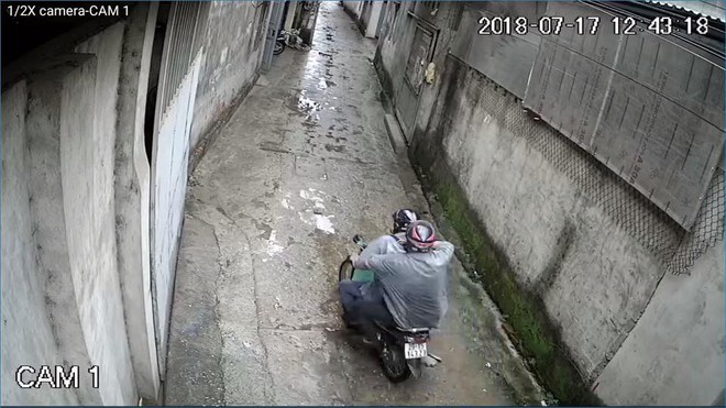 Hà Nội: Cư dân mạng truy tìm thanh niên mặc áo GrabBike chở bạn đi trộm chó nhiều lần - Ảnh 4.