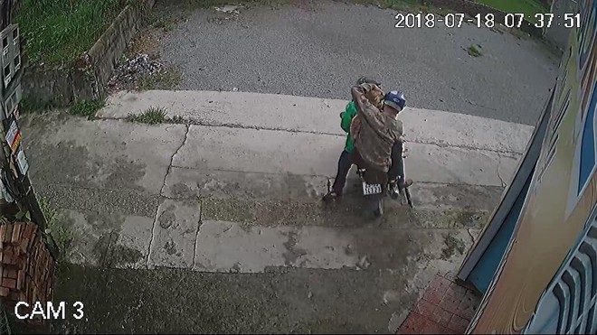 H&agrave; Nội: Cư d&acirc;n mạng truy t&igrave;m thanh ni&ecirc;n mặc &aacute;o GrabBike chở bạn đi trộm ch&oacute; nhiều lần - Ảnh 3.