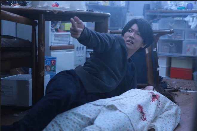 Sắm vai ác, trai đẹp Sato Takeru bùng nổ diễn xuất, lấn lướt Bác Già Siêu Nhân trong live-action Inuyashiki - Ảnh 4.