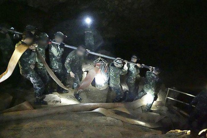 Ảnh: To&agrave;n cảnh nỗ lực giải cứu đội b&oacute;ng Th&aacute;i Lan đầy cam go - Ảnh 4.