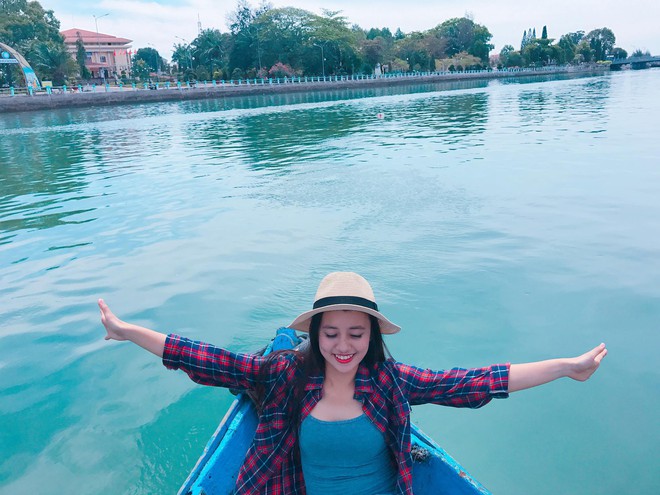 Cuộc sống của &ldquo;Chị ong v&agrave;ng&rdquo; nổi tiếng một thời, v&agrave;o đ&agrave;i truyền h&igrave;nh từ năm 15 tuổi giờ ra sao? - Ảnh 9.