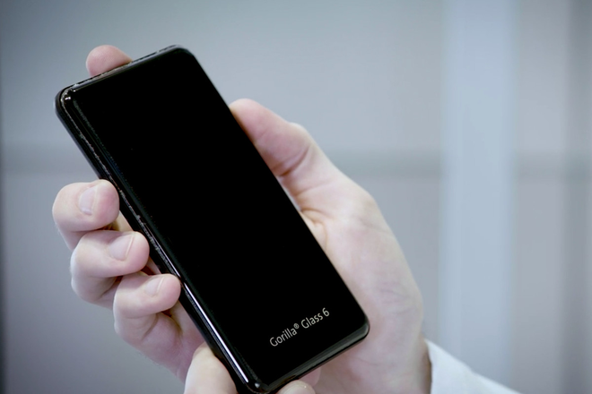 Tỷ lệ thương vong smartphone sẽ &iacute;t hơn nhờ thế hệ k&iacute;nh cường lực mới, chịu tối đa 15 c&uacute; thả rơi 1m - Ảnh 1.