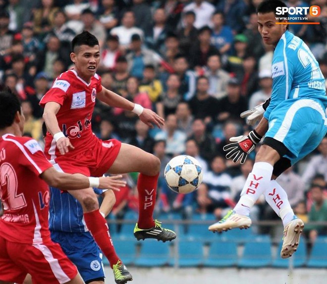 Cựu trung vệ U23 Việt Nam l&agrave;m việc với c&ocirc;ng an, phủ nhận chuyện bị truy t&igrave;m - Ảnh 3.