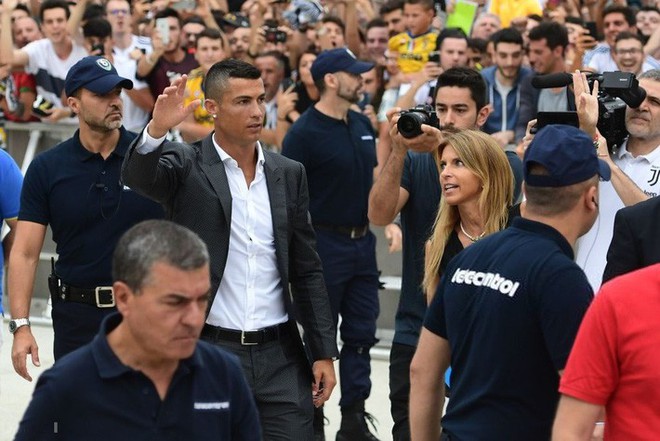 Hiệu ứng Ronaldo sẽ đem &aacute;nh b&igrave;nh minh rạng rỡ về cho Serie A - Ảnh 4.