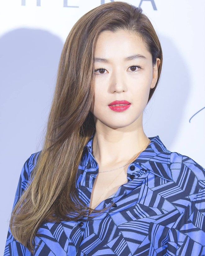 Mợ chảnh Jeon Ji Hyun xinh đẹp ngất ngây với màu tóc mới, diện áo gần 30 triệu - Ảnh 5.