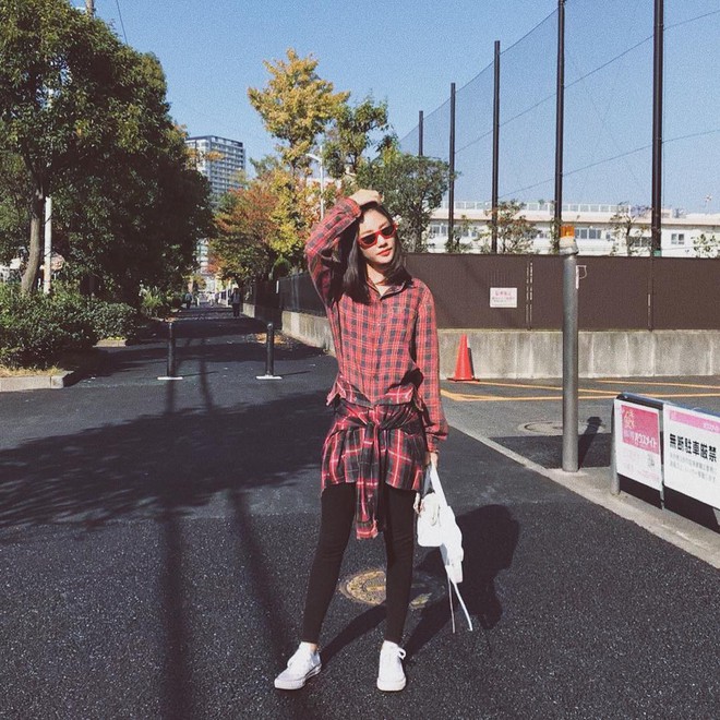 Trang phục dự sự kiện có thể mất điểm, nhưng street style của Văn Mai Hương lại rất trẻ trung và thu hút - Ảnh 6.