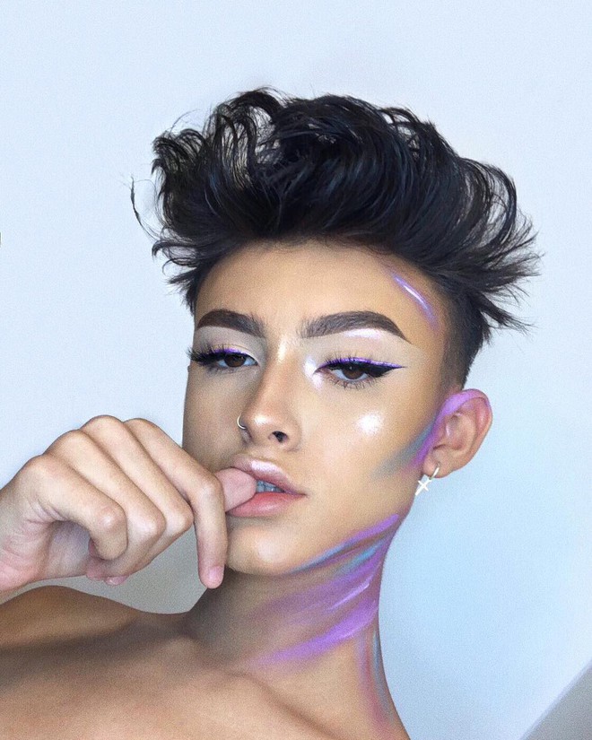 Ariana Grande comeback thành công, đã thế còn kéo theo cả trend makeup vẩy sơn trở nên hot không tưởng  - Ảnh 3.