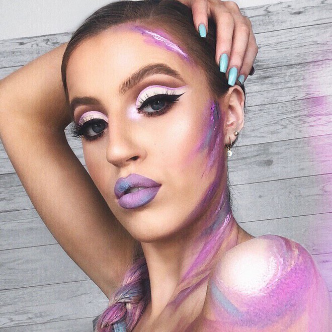 Ariana Grande comeback thành công, đã thế còn kéo theo cả trend makeup vẩy sơn trở nên hot không tưởng  - Ảnh 6.