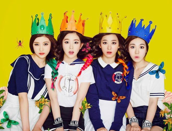 Biết phải chờ SM d&agrave;i cổ, fan lấy chổi l&ocirc;ng tứ sắc l&agrave;m lightstick cho Red Velvet từ 4 năm trước - Ảnh 2.