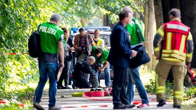 Tấn công bằng dao trên xe buýt ở Đức, 9 người bị thương - Ảnh 1.
