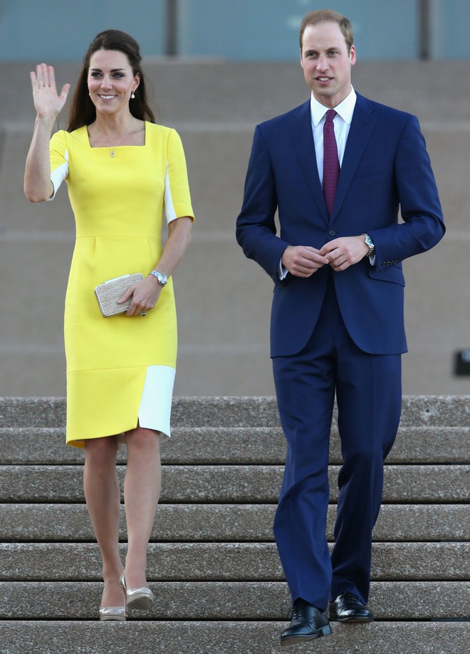Mặc đẹp là thế, ai ngờ mẫu váy vàng rực rỡ này của Công nương Kate lại từng bị Hoàng tử William ví như 1 quả chuối - Ảnh 1.