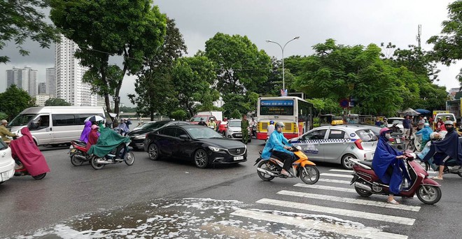 Hà Nội: Cháy lớn quán lẩu trên đường Nguyễn Hữu Thọ, một người mắc kẹt tử vong - Ảnh 4.