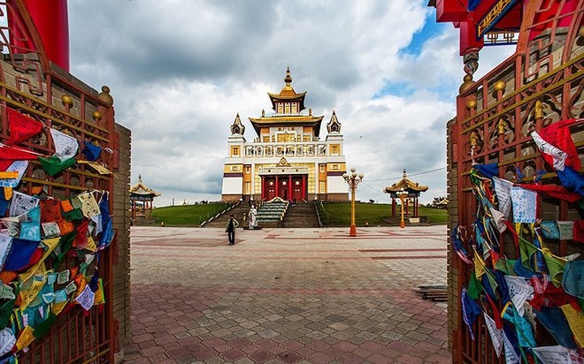 Ảnh: Những ngôi đền Phật giáo đẹp đến ngỡ ngàng ở Nga - Ảnh 4.