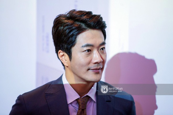 Cận cảnh vẻ lịch lãm ở tuổi 42 của tài tử Kwon Sang Woo trong tiệc VIP cùng dàn nghệ sĩ Vbiz - Ảnh 5.