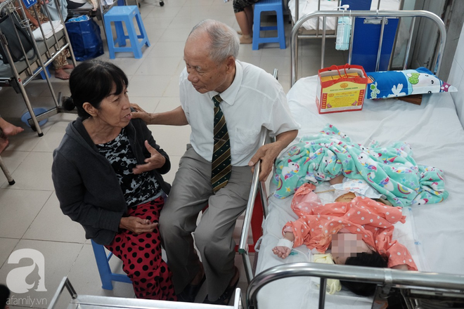 B&eacute; trai bị mẹ ruột đ&acirc;m thủng ruột được mạnh thường qu&acirc;n 83 tuổi mong muốn đưa về nu&ocirc;i dạy - Ảnh 4.
