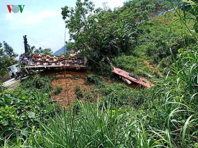 Hiện trường vụ xe khách lao xuống vực ở Cao Bằng, 4 người tử vong ​ - Ảnh 8.
