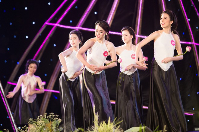 Cập nhật: 38 người đẹp phía Bắc của Hoa hậu Việt Nam tự tin trình diễn bikini, khoe hình thể nóng bỏng - Ảnh 1.