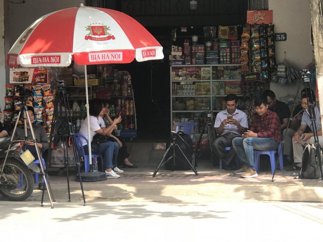Bất ngờ hoãn công bố kết quả điểm thi bất thường tại Sơn La - Ảnh 1.