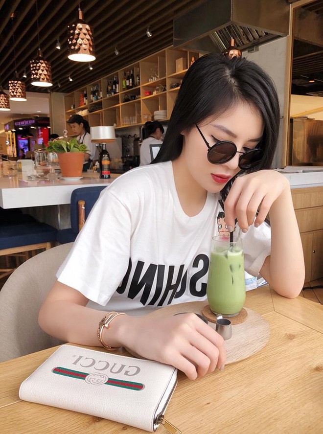 7 c&ocirc; n&agrave;ng s&agrave;nh điệu nhất Vbiz sẽ cho bạn biết đ&acirc;u mới l&agrave; m&agrave;u son hot nhất năm nay - Ảnh 3.