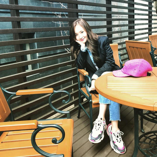 Park Min Young là thư ký sành điệu nhưng style ngoài đời giản dị vô cùng - Ảnh 5.