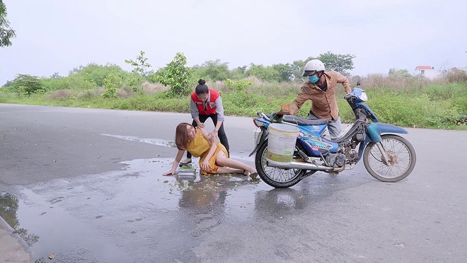 Gạo Nếp Gạo Tẻ: Băng qua đường kiểu hoa hậu, Hân nhận cái kết đắng - Ảnh 10.