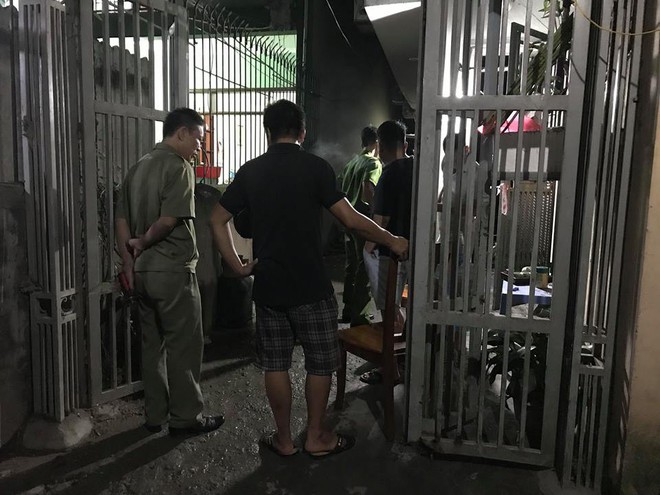 H&agrave; Nội: Con rể cũ đ&acirc;m bố vợ trọng thương rồi đổ xăng đốt nh&agrave; - Ảnh 1.