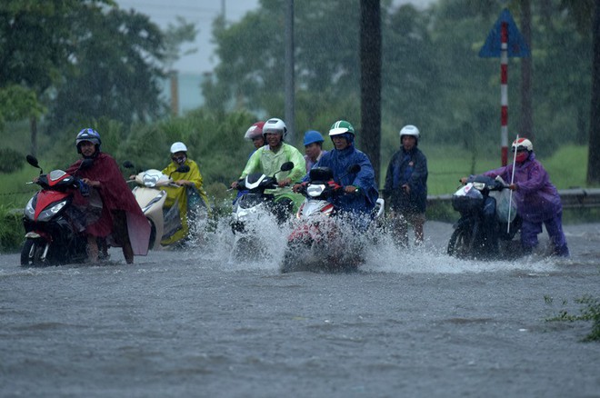 Chiều tối và đêm nay, Bắc bộ mưa rất to tới cuối tuần, có thể kéo dài sang đầu tháng 8 - Ảnh 2.