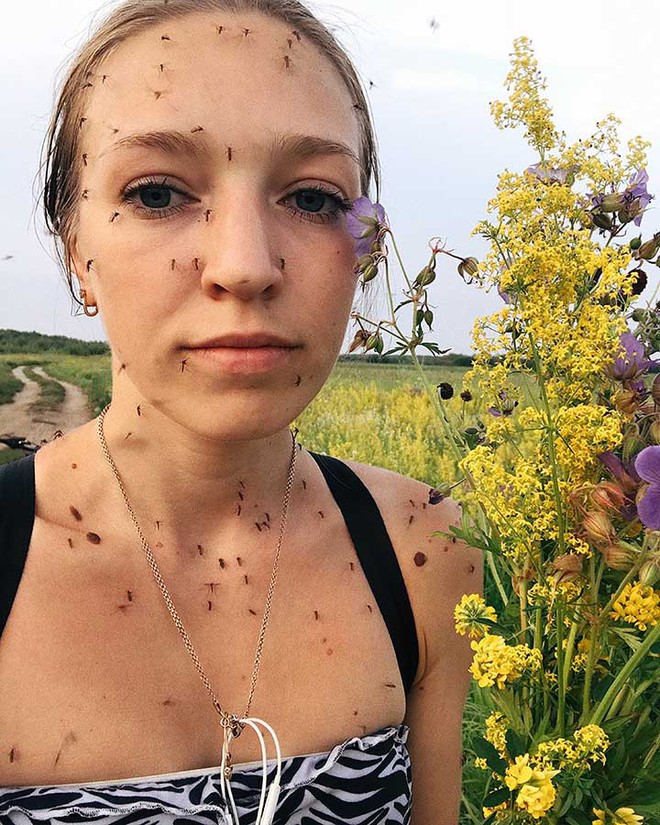 Sau bức ảnh lông mi đóng băng nổi tiếng, cô gái Nga tiếp tục chia sẻ bức ảnh selfie mùa hè đáng sợ không kém - Ảnh 3.