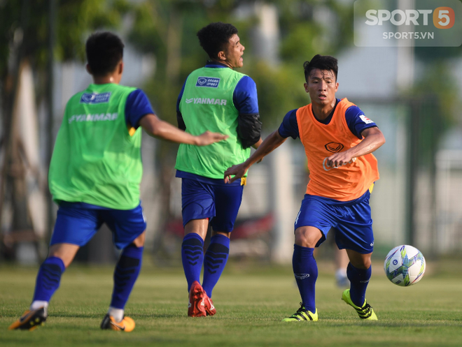 Công Phượng chấn thương, U23 Việt Nam tập buổi đầu ở PVF - Ảnh 1.