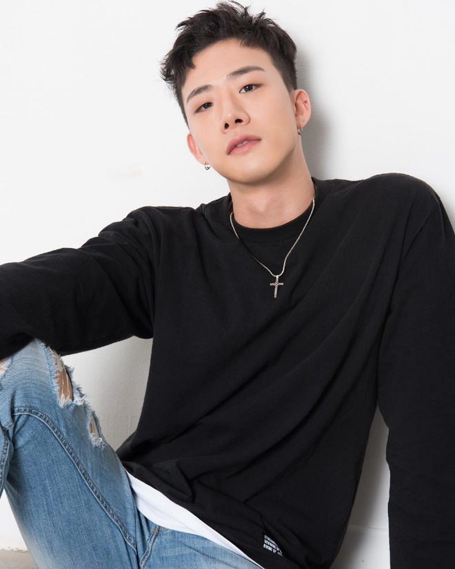 Sunmi ướt đẫm, nhảy quằn quại tr&ecirc;n s&acirc;n khấu nhưng lại bị anh ch&agrave;ng 6 m&uacute;i n&agrave;y giật trọn spotlight - Ảnh 4.