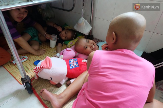 Ph&ograve;ng 301 viện ung bướu: Căn nh&agrave; thứ 2 của những đứa trẻ trọc đầu v&agrave; những người mẹ kh&ocirc;ng t&ecirc;n - Ảnh 14.