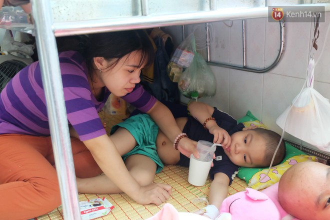 Ph&ograve;ng 301 viện ung bướu: Căn nh&agrave; thứ 2 của những đứa trẻ trọc đầu v&agrave; những người mẹ kh&ocirc;ng t&ecirc;n - Ảnh 6.