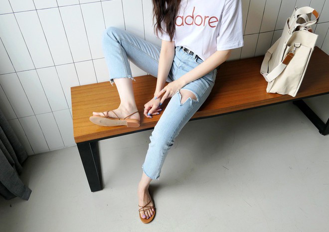 Những ng&agrave;y n&oacute;ng bức đ&atilde; quay lại v&agrave; đ&acirc;y l&agrave; 5 m&oacute;n đồ c&aacute;c n&agrave;ng kh&ocirc;ng n&ecirc;n diện để lu&ocirc;n được thoải m&aacute;i khi đi l&agrave;m - Ảnh 20.