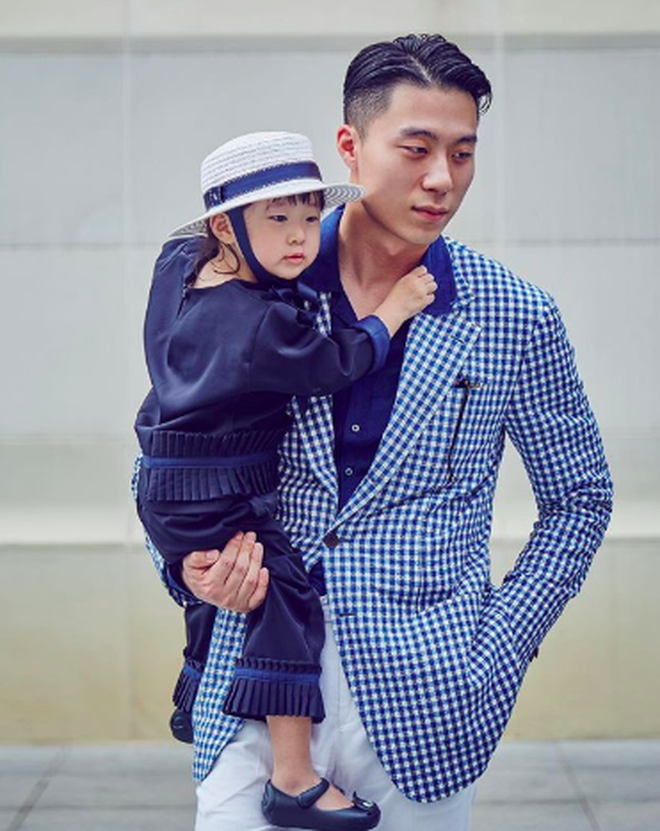 &#212;ng bố fashionisto cao 1m92 v&#224; con g&#225;i nhỏ: Sự kết hợp qu&#225; đ&#225;ng y&#234;u khiến c&#244; g&#225;i n&#224;o cũng muốn lập gia đ&#236;nh - Ảnh 11.