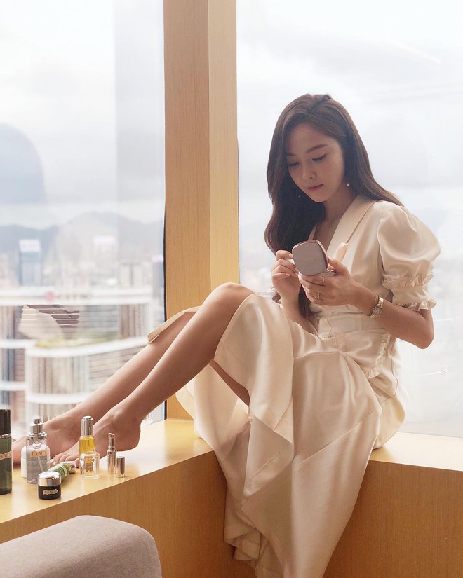 Hết em gái Krystal, lại đến Jessica Jung bị chê bai thậm tệ: Dao kéo thế rồi mà vẫn đầy nét đàn ông - Ảnh 4.