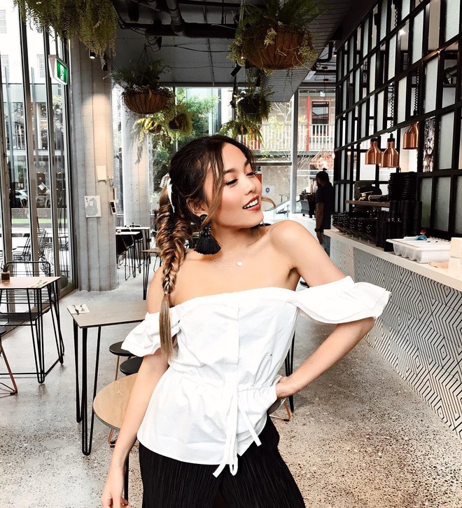 Mặc màu trắng sang chảnh, cá tính nhờ cách mix đẹp mỹ mãn từ cặp chị em blogger gốc Việt - Ảnh 22.