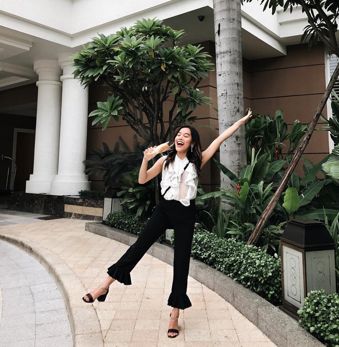 Mặc m&agrave;u trắng sang chảnh, c&aacute; t&iacute;nh nhờ c&aacute;ch mix đẹp mỹ m&atilde;n từ cặp chị em blogger gốc Việt - Ảnh 6.