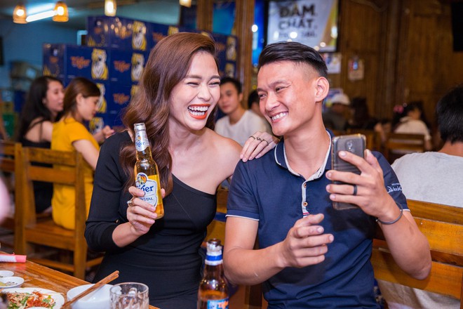 Fan Đ&agrave; Nẵng cho&aacute;ng v&aacute;ng&rdquo; khi bất ngờ nhận qu&agrave; sinh nhật của M&acirc;u Thủy - Ảnh 5.