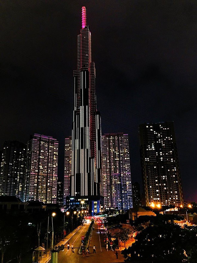 Một ngày sau khi Landmark 81 khai trương TTTM, giới trẻ Sài Gòn đã ầm ầm khoe ảnh sống ảo - Ảnh 15.