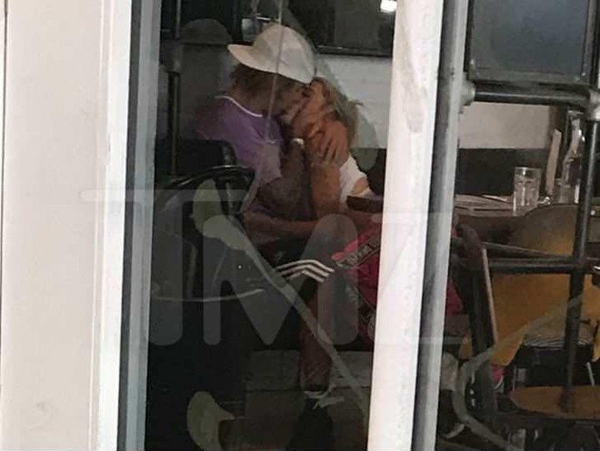 Đ&iacute;nh h&ocirc;n với Hailey, nhan sắc Justin Bieber thay đổi hẳn: Da l&aacute;ng, sạch r&acirc;u v&agrave; l&uacute;c n&agrave;o cũng tươi tắn hạnh ph&uacute;c - Ảnh 10.