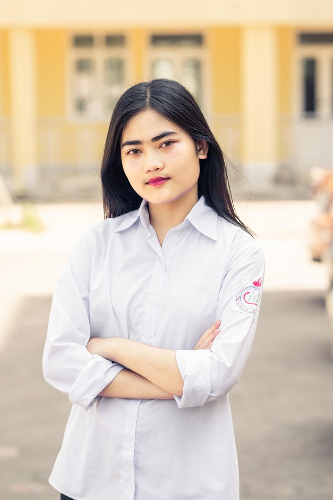 Nữ sinh Chuyên Hà Tĩnh được tuyển thẳng vào 7 trường đại học hàng đầu Việt Nam - Ảnh 1.