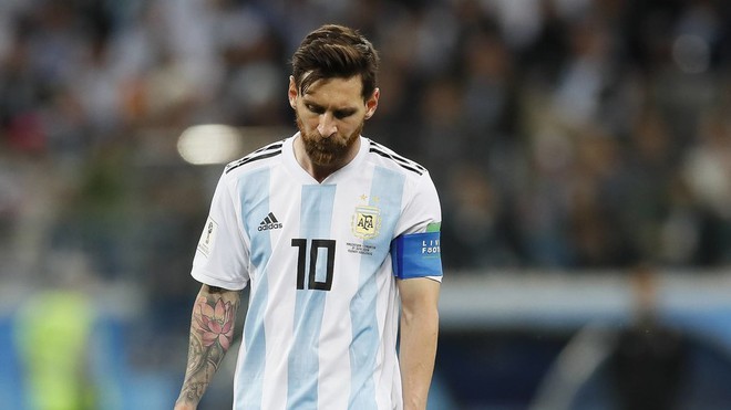 Sau khoảnh khắc thất thần vì thua cuộc, Messi buông những lời cay đắng dành cho đội ngũ VAR - Ảnh 2.