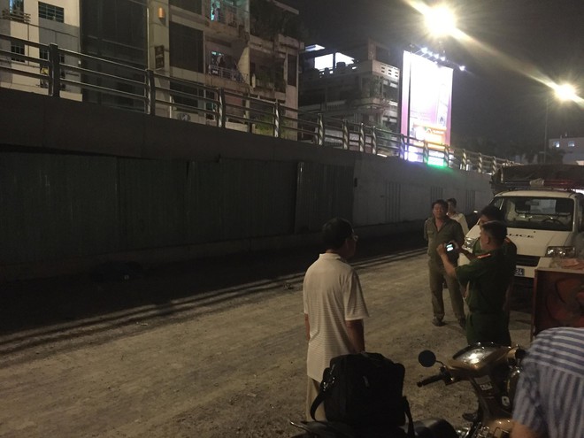 TP.HCM: Người đ&agrave;n &ocirc;ng tử vong dưới ch&acirc;n cầu Nguyễn Kiệm - Ảnh 1.