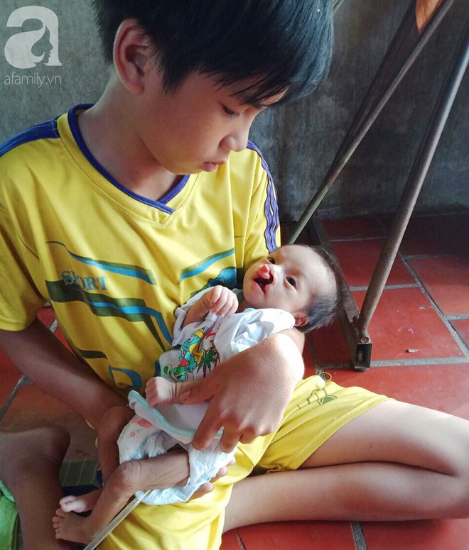 Xót cảnh bé trai 2 tháng tuổi bị suy dinh dưỡng, nặng chỉ 2 ký mà mẹ nghèo không đủ tiền để đưa lên Sài Gòn chữa bệnh - Ảnh 11.