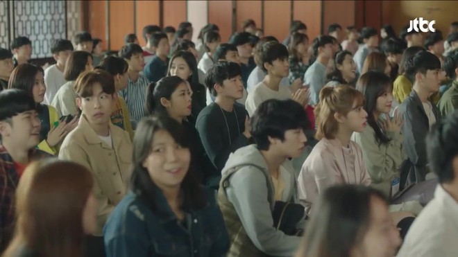 Lần đầu cameo, Lee Young Ae chỉ mất 10 giây để cả một hội trường nín lặng với vẻ đẹp vượt chuẩn mực nữ thần - Ảnh 4.
