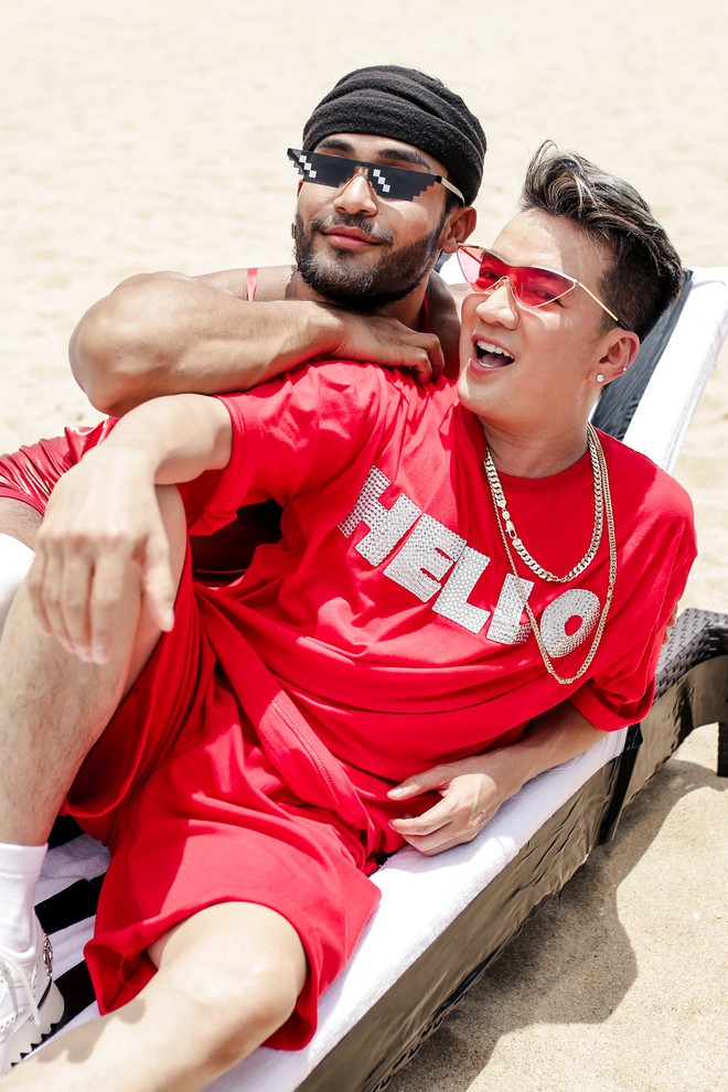 Đ&agrave;m Vĩnh Hưng mời Trấn Th&agrave;nh, Hoa hậu Hương Giang, th&aacute;nh catwalk Simon... tham gia v&agrave;o MV tiền tỷ - Ảnh 4.