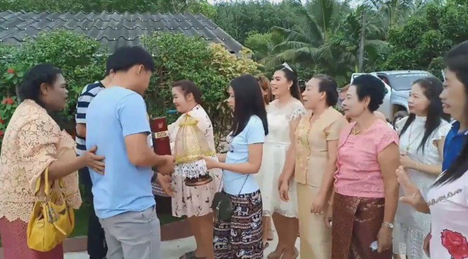 Dân mạng sững sờ chứng kiến cô dâu bạo dạn nhất MXH Thái Lan mang cau trầu đến… xin cưới chú rể - Ảnh 4.